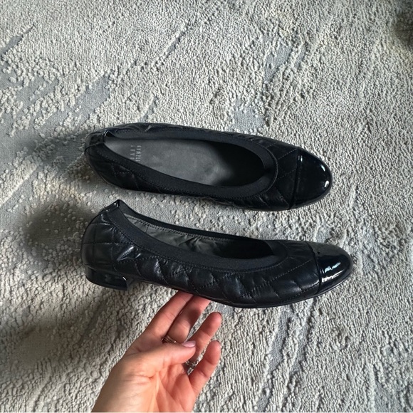 Stuart Weitzman Cap Toe black Ballet Flats leather Quilted Stretch 9.5 - Picture 2 of 14